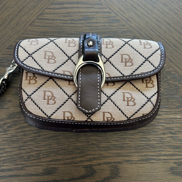 Dooney & Bourke Handbags - Dooney & Bourke Vintage Signature Canvas & Leather Flap Wristlet EUC
